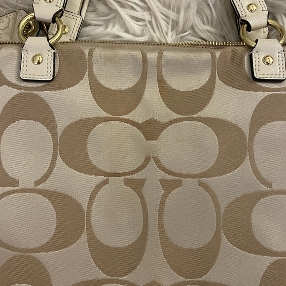 Coach | Poppy | Khaki Signature Tote - Picture 10 of 16